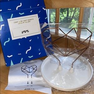 Coxet Wire Heart Ceramic Jewelry Holder imm living